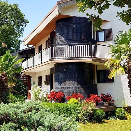 Apartments With A Parking Space Malinska Esterno foto