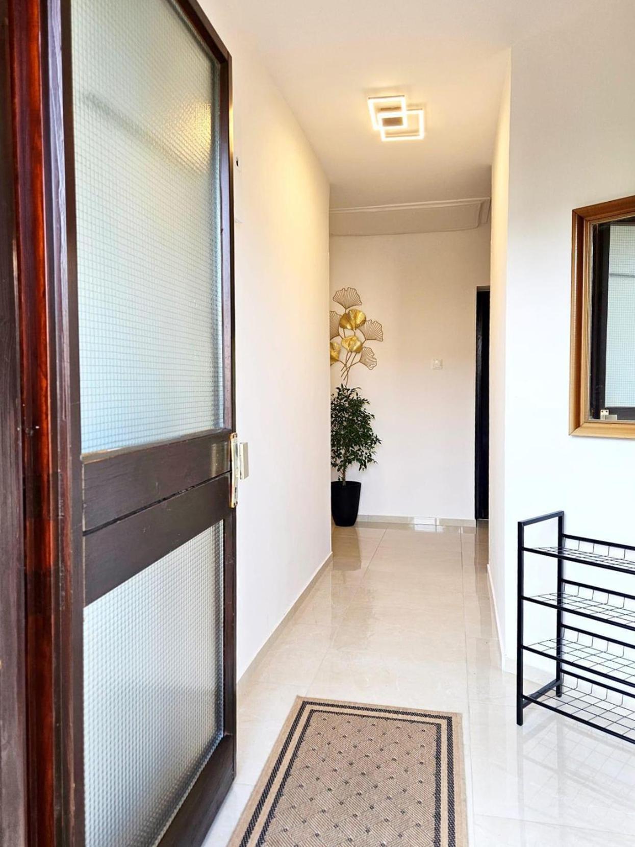 Apartments With A Parking Space Malinska Esterno foto