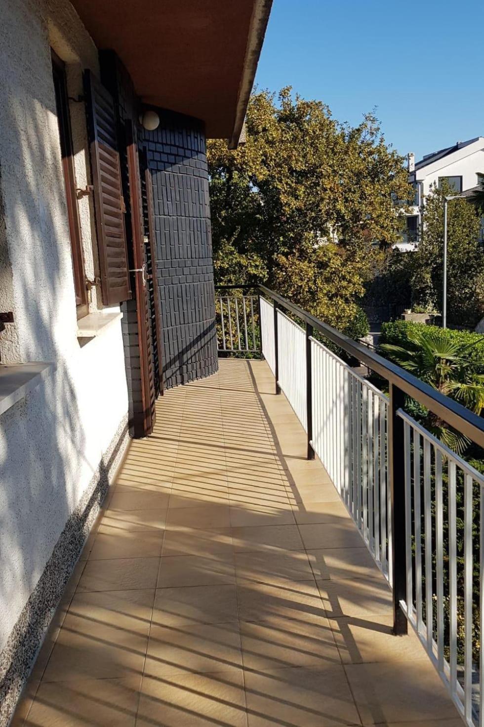 Apartments With A Parking Space Malinska Esterno foto